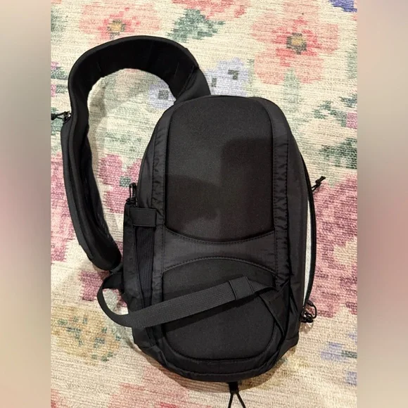 NEW North Face Men's Black Borealis Swing Bag - Picture 3 of 3